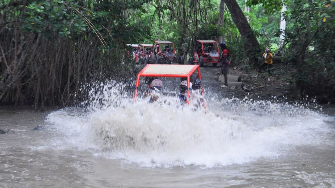 Puerto Plata: Buggy, tiroliană, cascade și combo de prânz - Photo 3 (Gallery view)