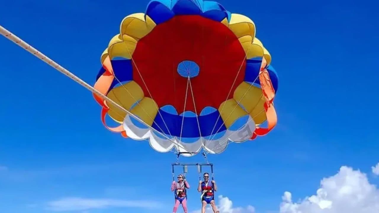 Parasailing Experience with Hotel o airbnb Pickup - Photo 3 (Gallery view)