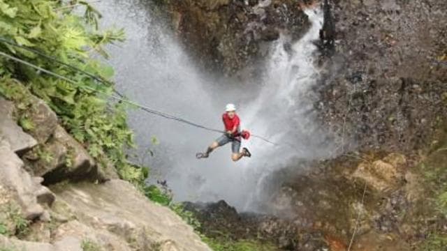 La Fortuna: Canyoning and Waterfall Rappelling Experience - Photo 3 (Gallery view)