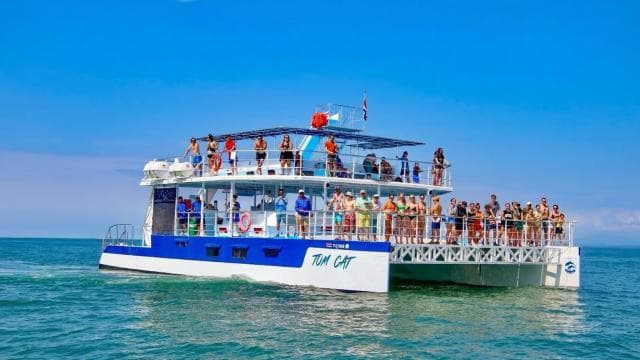 Aventura ecologică cu catamaran all inclusive cu prânz - Photo 2 (Gallery view)