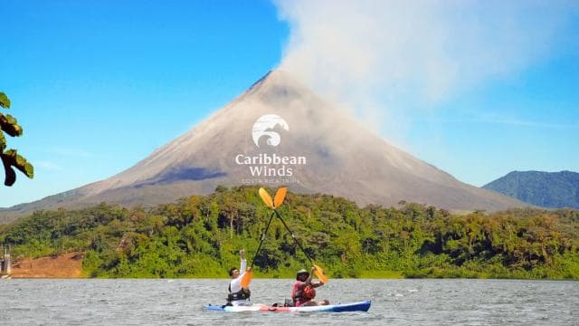 Disfruta de la mejor vista del Volcán en nuestro tour en Kayak en el Lago Arenal - Photo 2 (Gallery view)