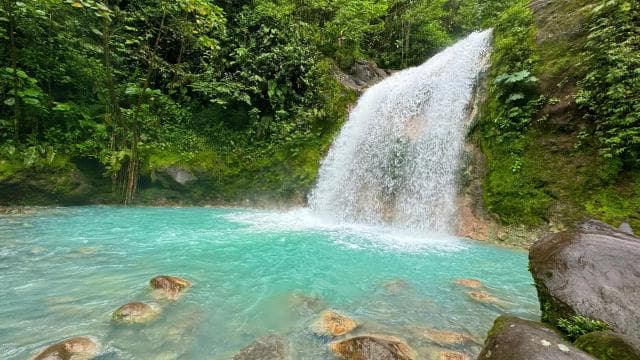 La Fortuna: Blue Falls Shuttle with Free Time to Explore - Photo 4 (Gallery view)