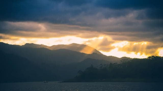 Lake Arenal: Sunset Cruise with Moonshine - Photo 3 (Gallery view)