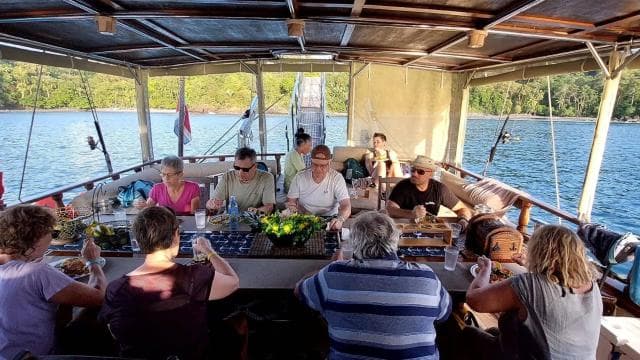 Quepos: Wooden Sail Yacht Cruise with Watersports and Food - Photo 2 (Gallery view)