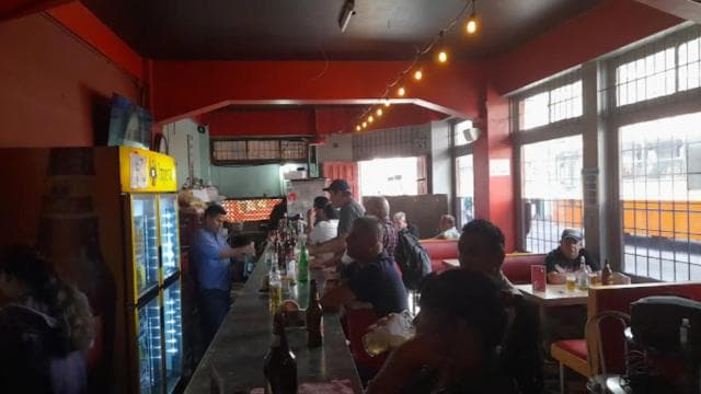 Chepe Chinchurro: Turul de mers pe jos la Ultimate Dive Bar din San José - Photo 2 (Gallery view)