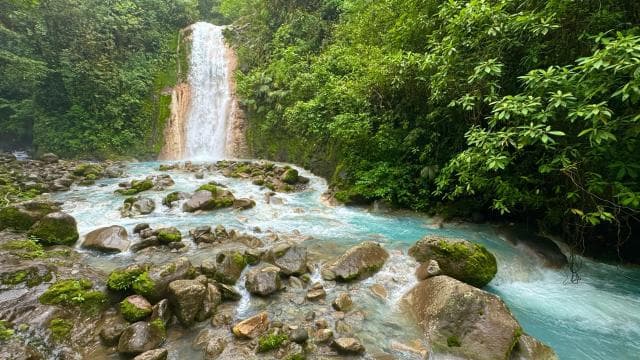 La Fortuna: Blue Falls Shuttle with Free Time to Explore - Photo 3 (Gallery view)
