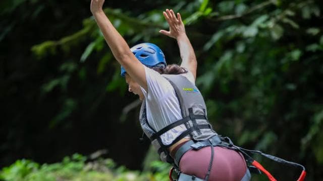 La Fortuna: Şelalede İple İnme ve Öğle Yemeği ile Nehir Eğlencesi - Photo 4 (Gallery view)