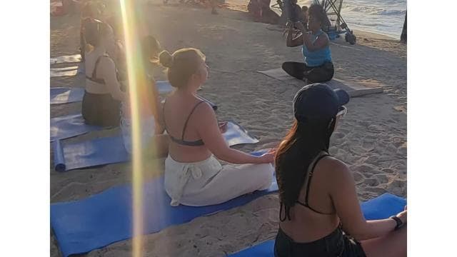 San Juan: Ocean Breeze Sunset Yoga Beach Class - Photo 3 (Gallery view)