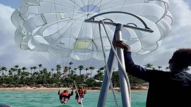 Punta Cana: Hotel Pickup and Parasailing Adventure - Photo 4 (Gallery view)