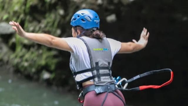 La Fortuna: Şelalede İple İnme ve Öğle Yemeği ile Nehir Eğlencesi - Photo 2 (Gallery view)