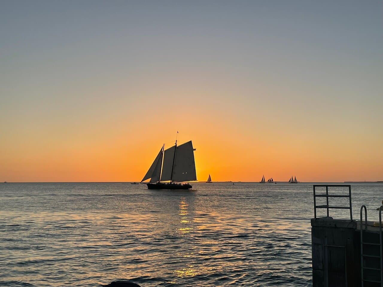 Key West: 22ft Premier Pontoon Rental 115 HorsePower 10 passengers - Photo 2 (Gallery view)