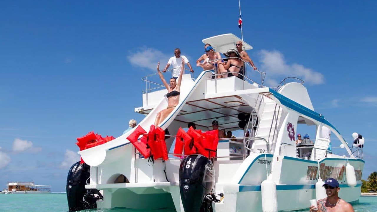 Party boat in Punta Cana with Open Bar and Reef Snorkeling - Photo 2 (Gallery view)