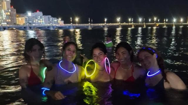 San Juan: Sunset Glow Kayak Tour and Salsa Experience - Photo 3 (Gallery view)
