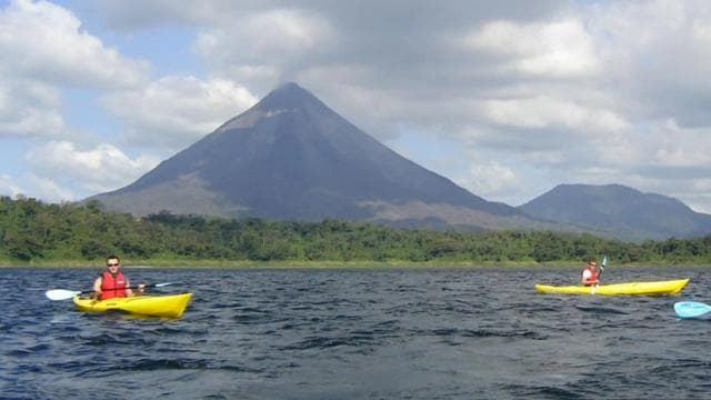 La Fortuna: gita guidata in kayak sul Lago Arenal con frutta - Photo 4 (Gallery view)