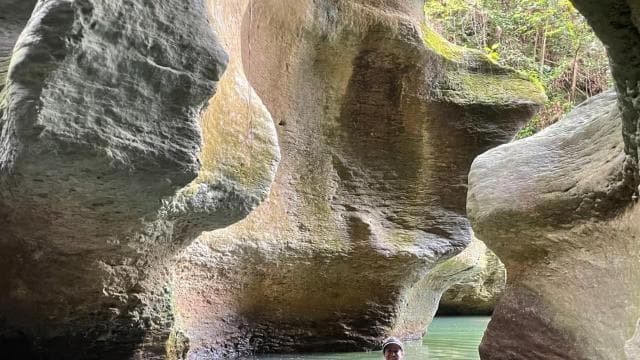 圣胡安：阿雷纳莱斯洞穴、瀑布、泉水和河里游泳 - Photo 3 (Gallery view)