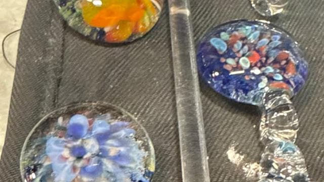 San Juan: Glassblowing Class and Studio Tour - Photo 2 (Gallery view)