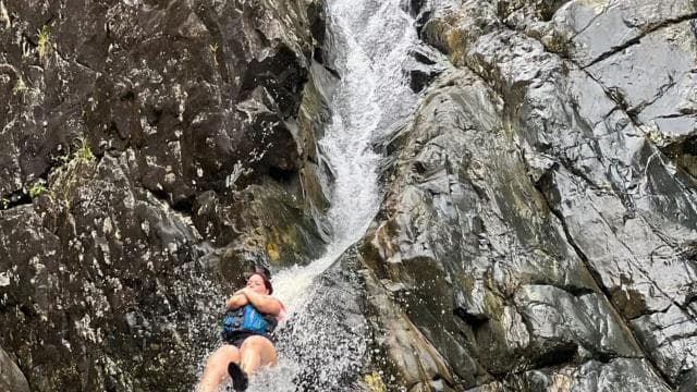 Autentické dobrodružné vodopády a šmýkačky v dažďovom pralese El Yunque - Photo 3 (Gallery view)
