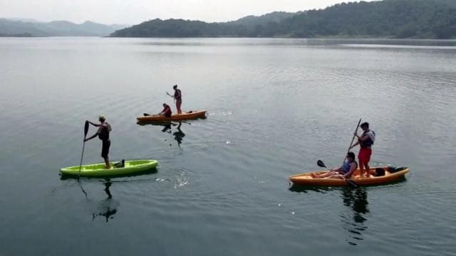 La Fortuna: Lake Arenal Guided Kayaking Trip with Fruit - Dominican Republic