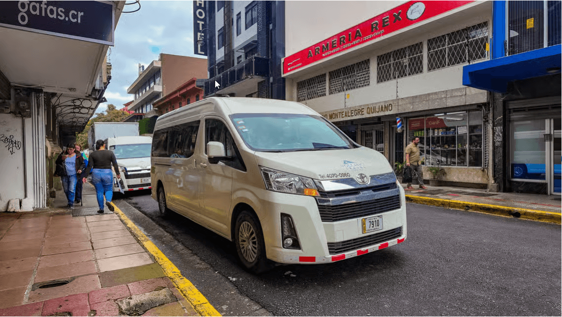 San Jose Airport: Shared Shuttle from/to La Fortuna - Dominican Republic