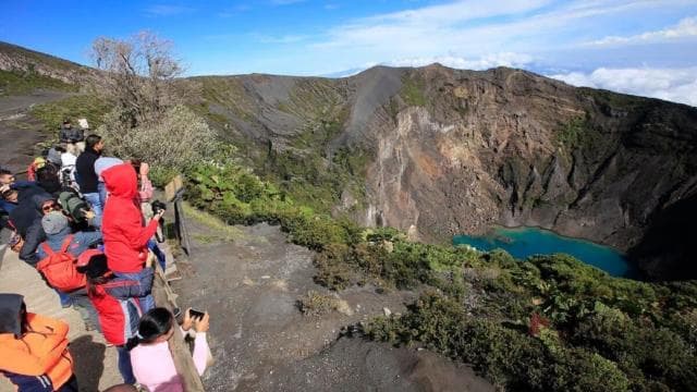 From San Jose: Irazu Volcano Crater Hike and Cartago Trip - Photo 2 (Gallery view)