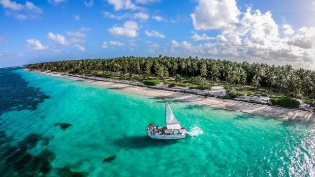 Punta Cana: Group Catamaran Tour with Drinks and Snacks - Photo 4 (Gallery view)