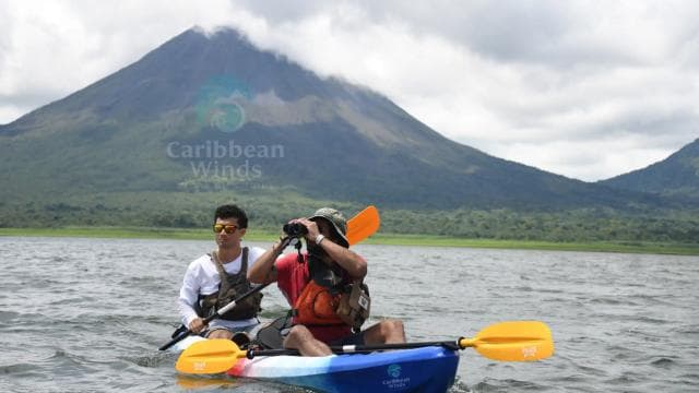 Disfruta de la mejor vista del Volcán en nuestro tour en Kayak en el Lago Arenal - Photo 3 (Gallery view)