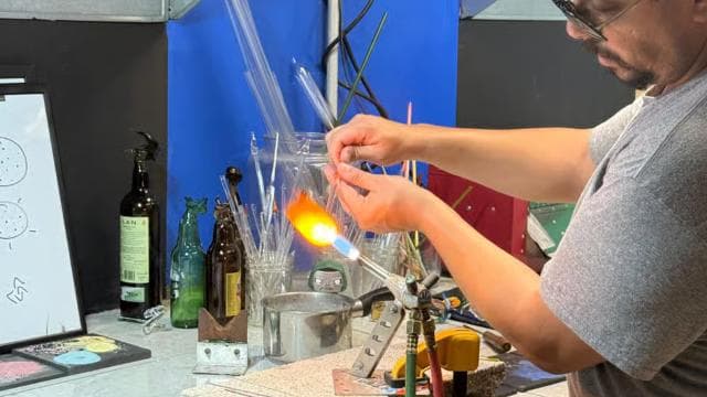 San Juan: Glassblowing Class and Studio Tour - Photo 4 (Gallery view)