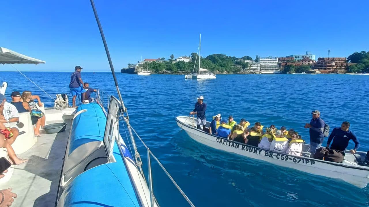 From Puerto Plata: Cayo Arena Private Catamaran Trip & Lunch - Photo 3 (Gallery view)