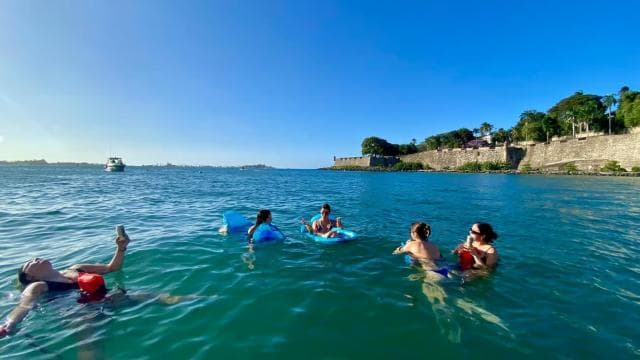 DNI NA PLAŻY | Prywatna łódź imprezowa w zatoce San Juan - Photo 3 (Gallery view)