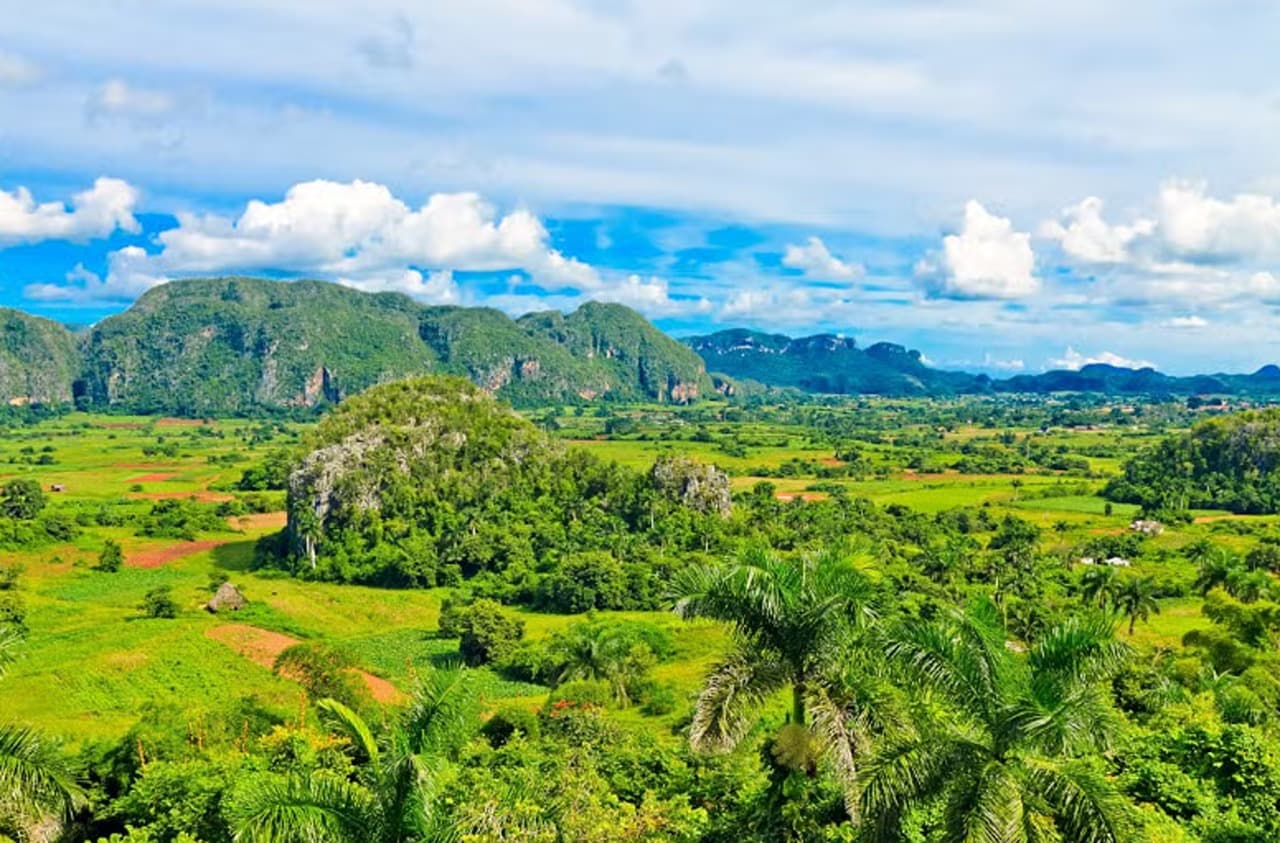 Hiking in Valle de Palmarito - Dominican Republic