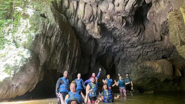 圣胡安：阿雷纳莱斯洞穴、瀑布、泉水和河里游泳 - Photo 2 (Gallery view)