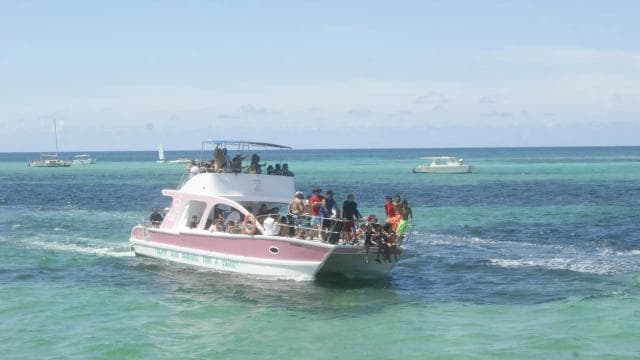 Punta Cana: privát parti hajó csúszdával és grillezővel - Photo 3 (Gallery view)