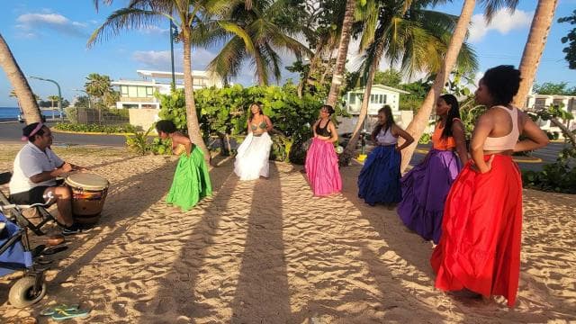 San Juan: Puerto Rican Folklore Bomba Class with Live Music - Photo 2 (Gallery view)