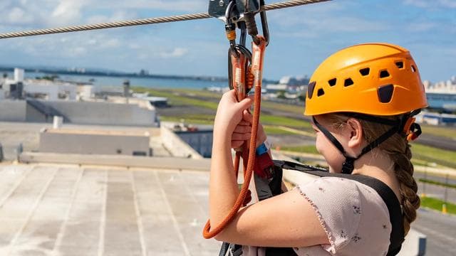 San Juan: Urban Park Sky Bull Zipline Experience - Photo 3 (Gallery view)