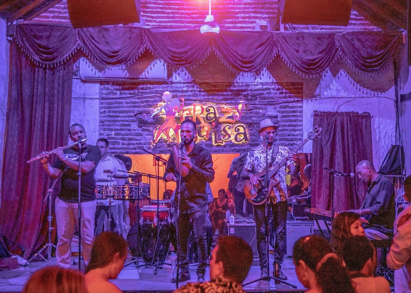 Salsa Tour in Cartagena with admission Ticket to Café Havana - Photo 2 (Gallery view)