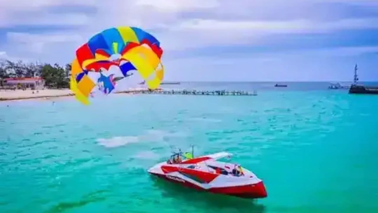 Parasailing Experience with Hotel o airbnb Pickup - Photo 2 (Gallery view)