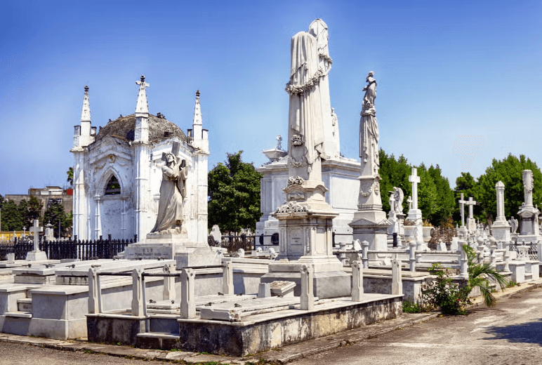 Havana Colón Cemetery Free Tour - Photo 4 (Gallery view)