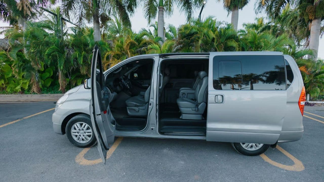 Punta Cana Airport Transfers from/to the Hotel 1 o 2 way - Dominican Republic