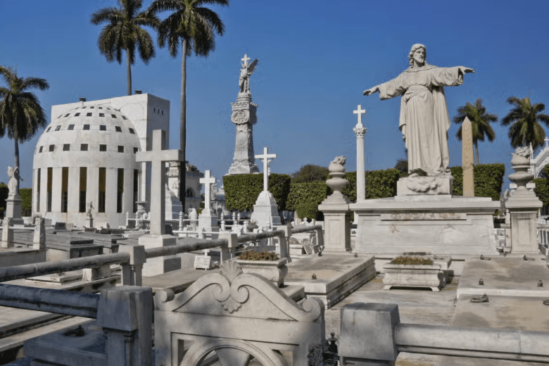 Havana Colón Cemetery Free Tour - Dominican Republic